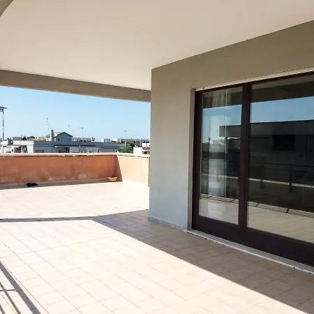 Zero Penthouse Airport Apartamento Bríndisi